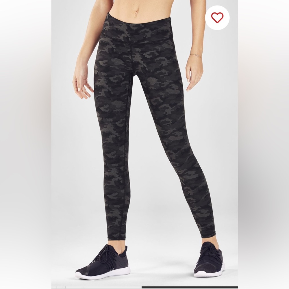 Fabletics Mid-Rise Printed Heathered Legging. Small. Grey heather camo.